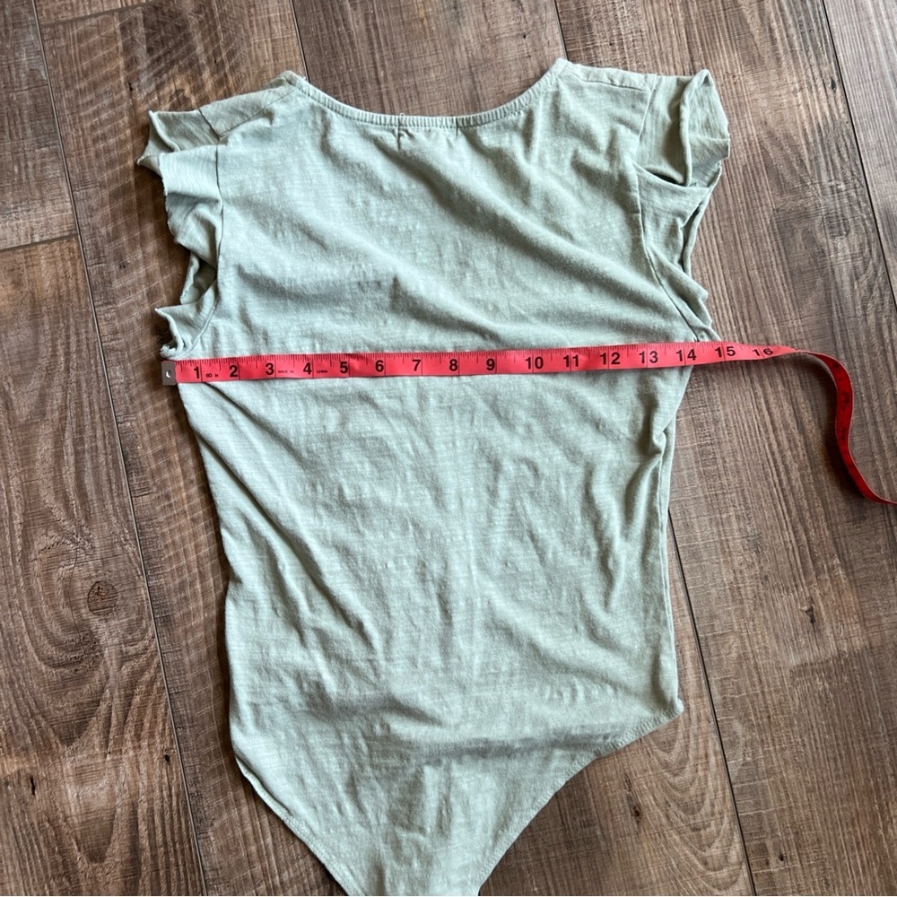 Altar'd State Green Bodysuit V-Neck Cap Sleeve - Picture 4 of 5